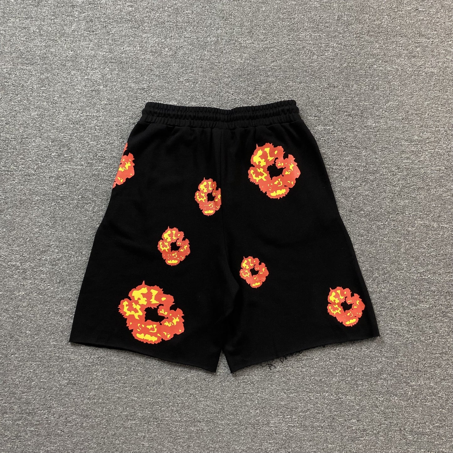 DENIM TEARS x OFFSET COTTON WREATH SHORTS BLACK